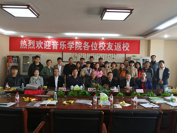 员工座谈会合影2修改.jpg 员工座谈会合影2修改.jpg